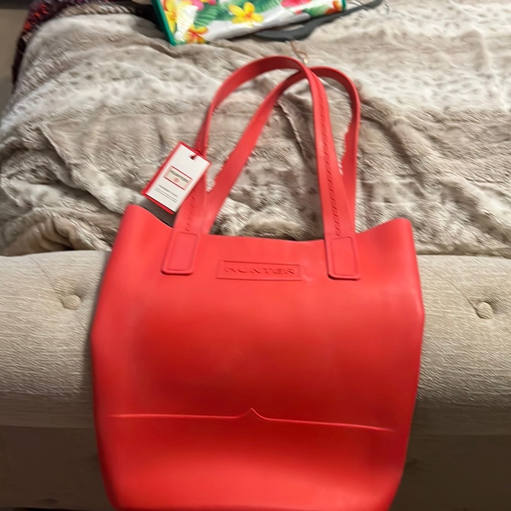 Hunter rubber tote